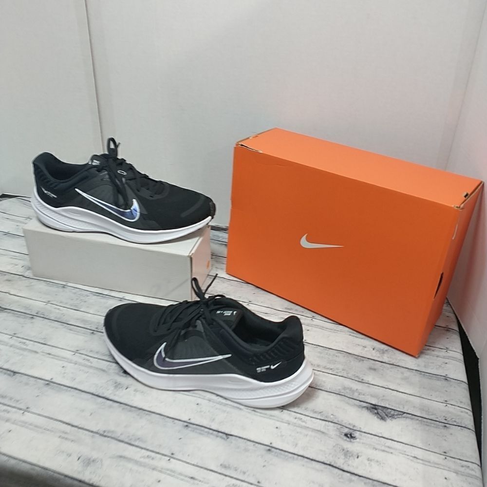 Nike Quest 5 Women's SZ 11 Running Shoes Black Athletic New With Box.